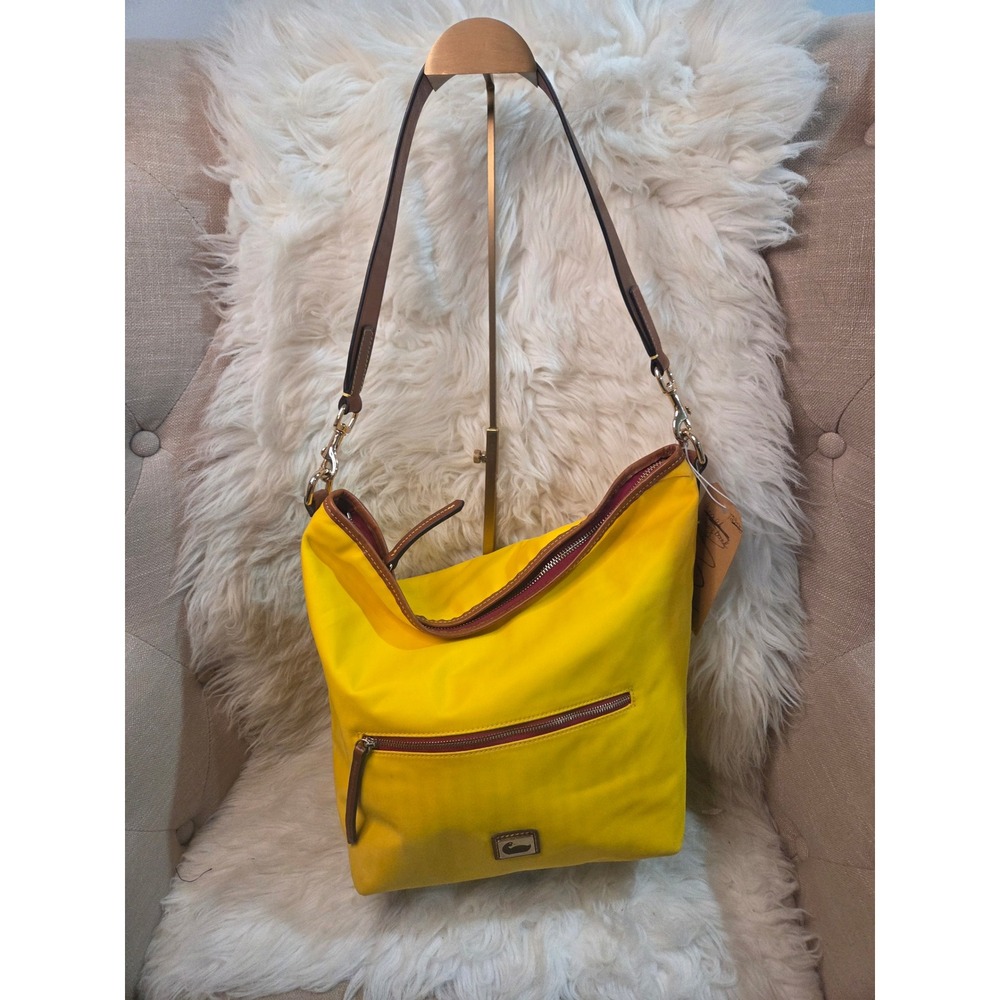 DB93 Dooney & Bourke Wayfarer shoulder bag